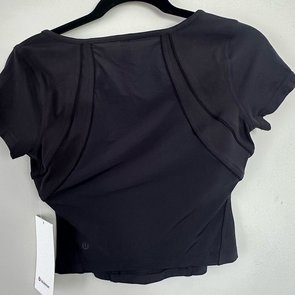 NWT LULULEMON SQUARE NECK MESH AND NULU YOGA TEE SIZE 6 BLACK
A228 - Picture 5 of 6